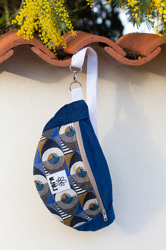 Banane basique bleue texturée