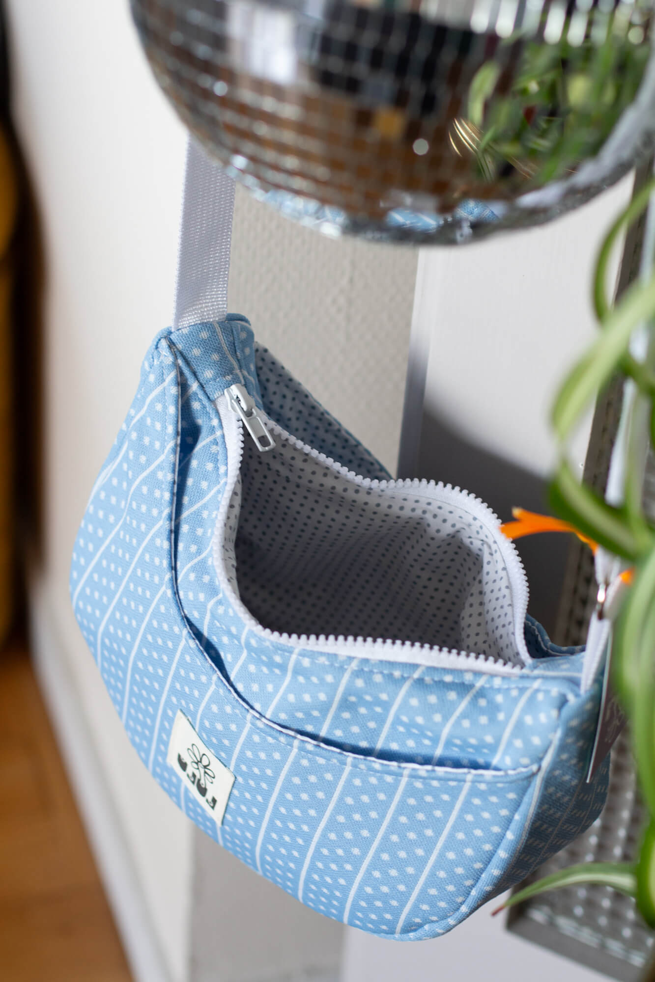 Sac croissant bleu à pois – Image 3