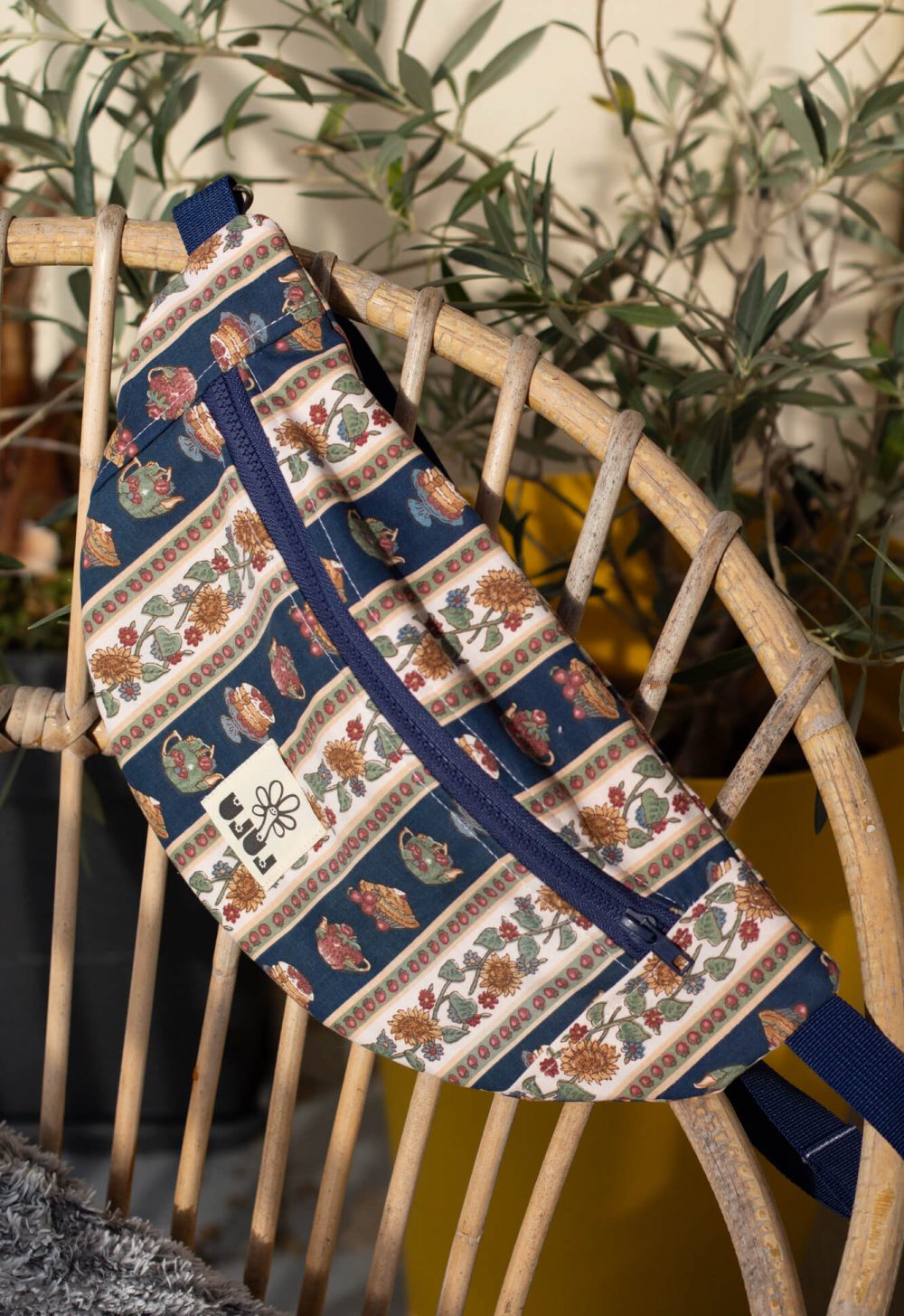 La banane théières et tournesols