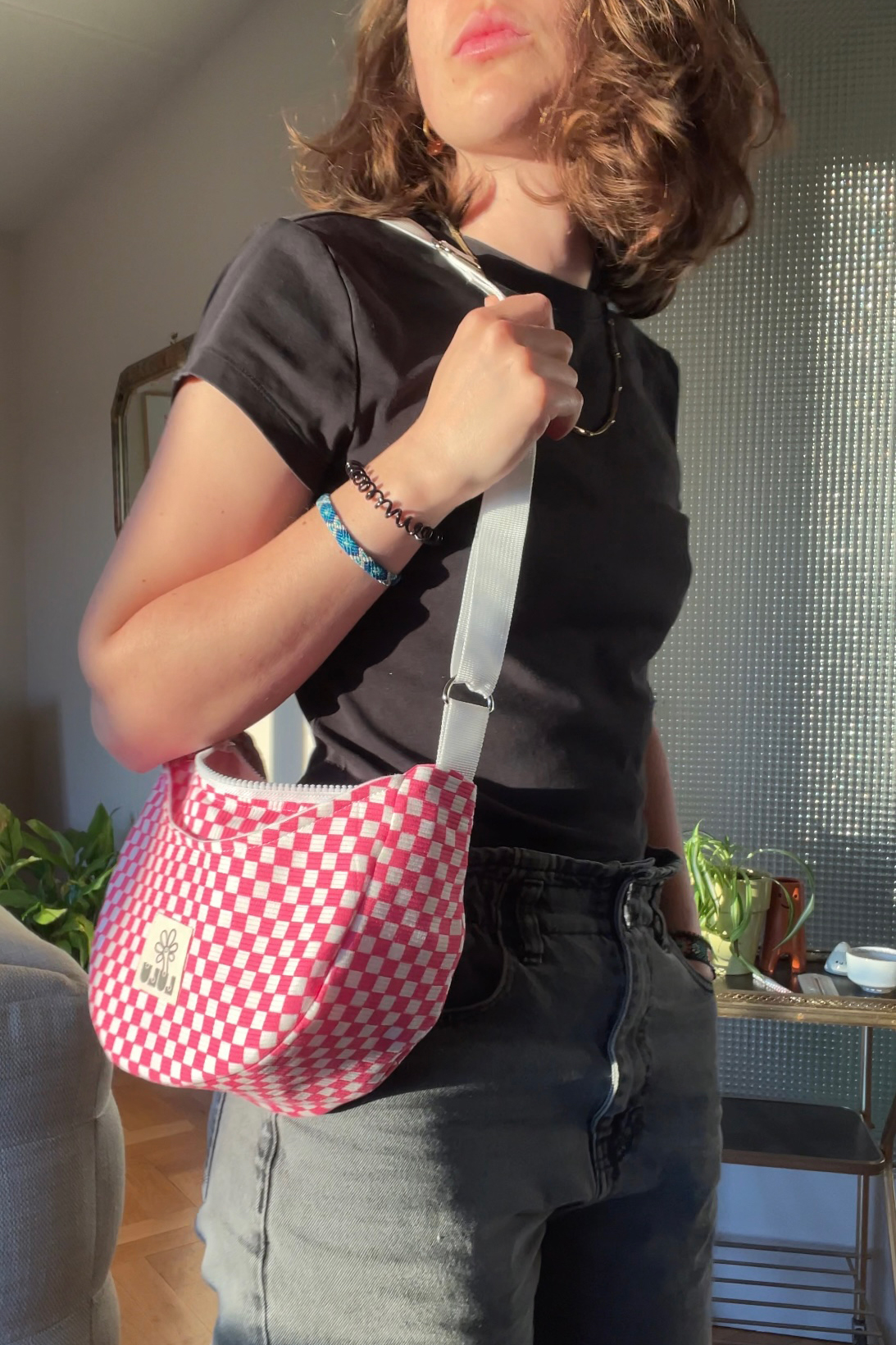 Sac croissant damier rose – Image 2