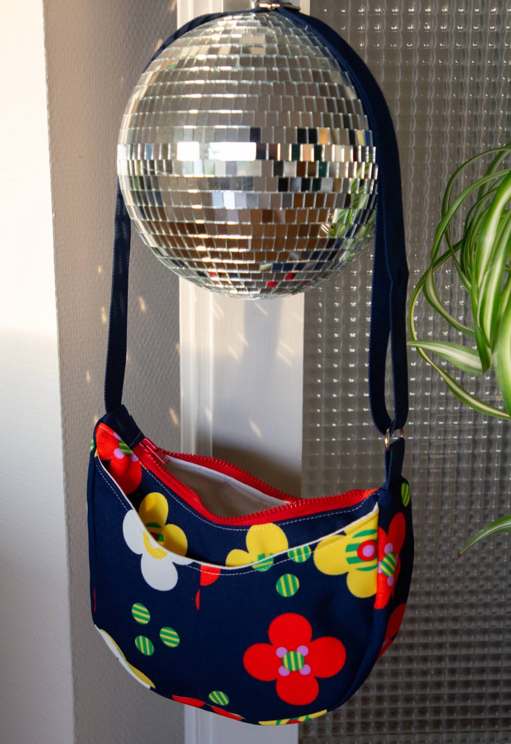 Sac croissant fleurs rétro