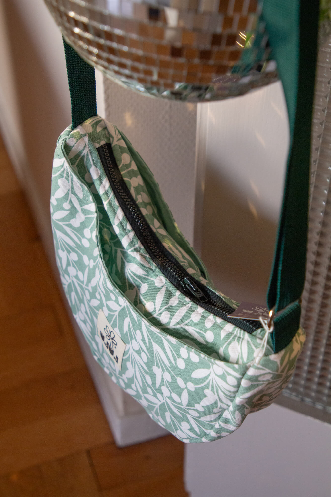 Sac croissant olivier verte – Image 2