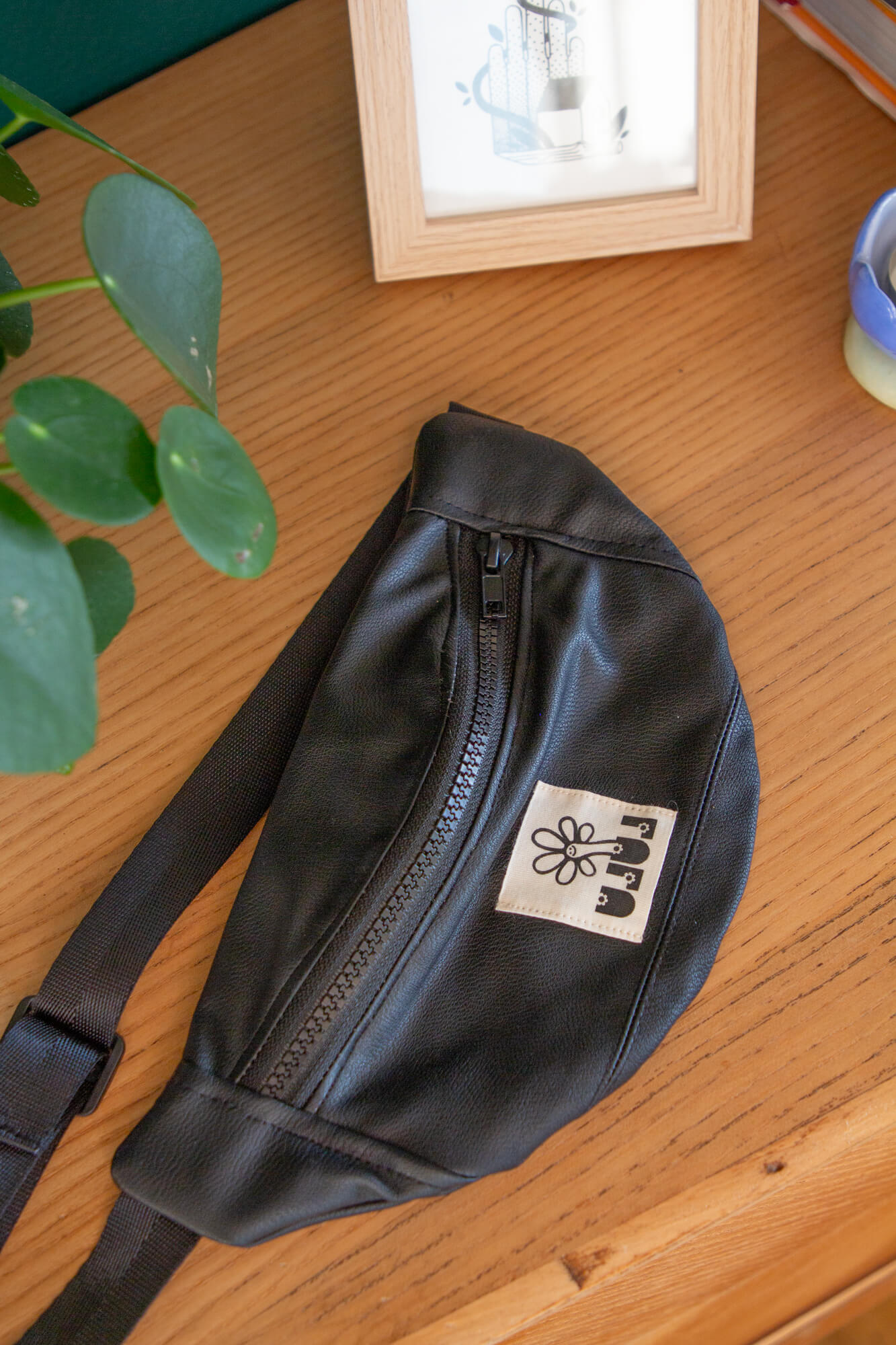 La baby banane simili cuir noir – Image 3