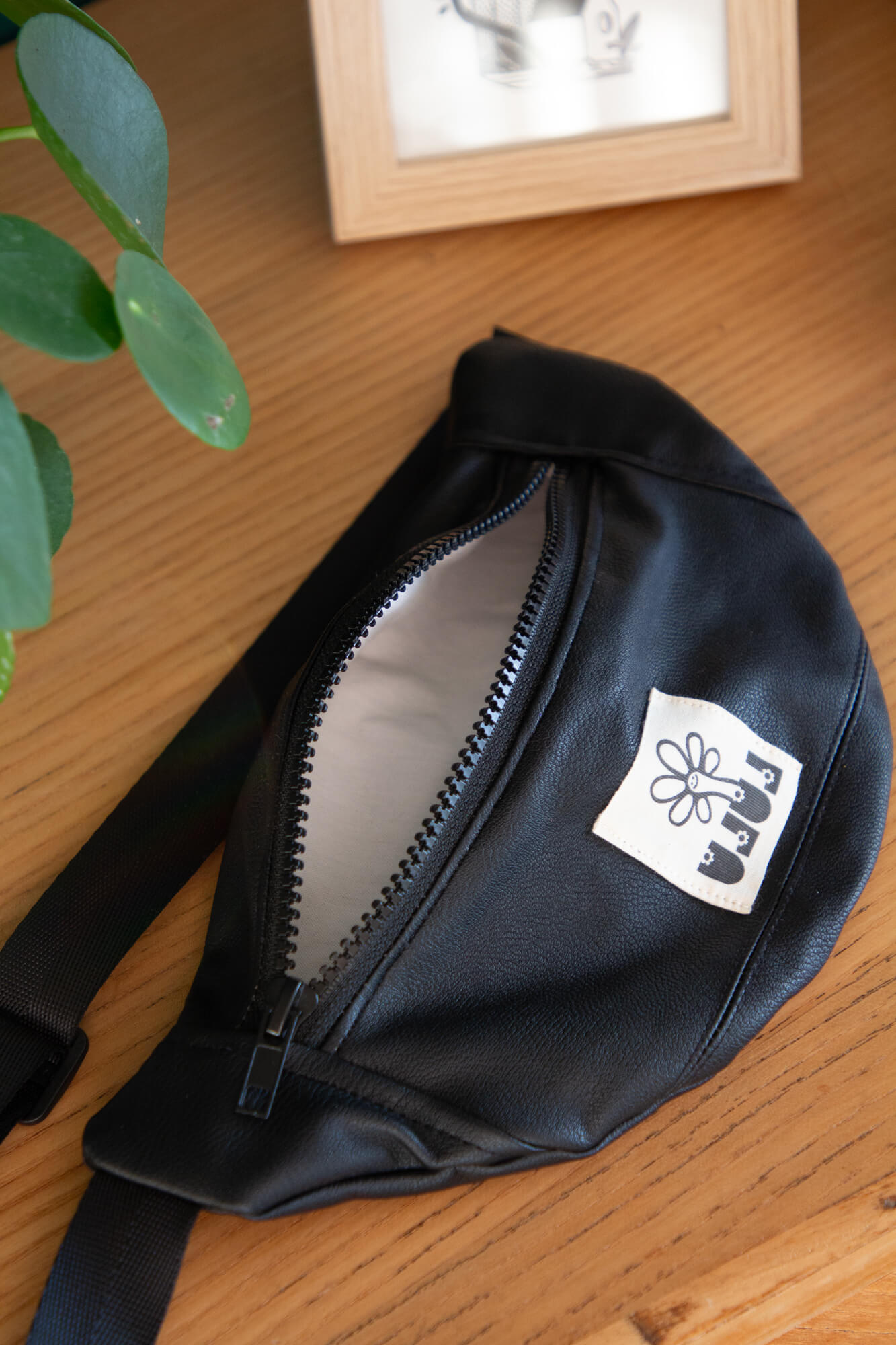 La baby banane simili cuir noir – Image 4