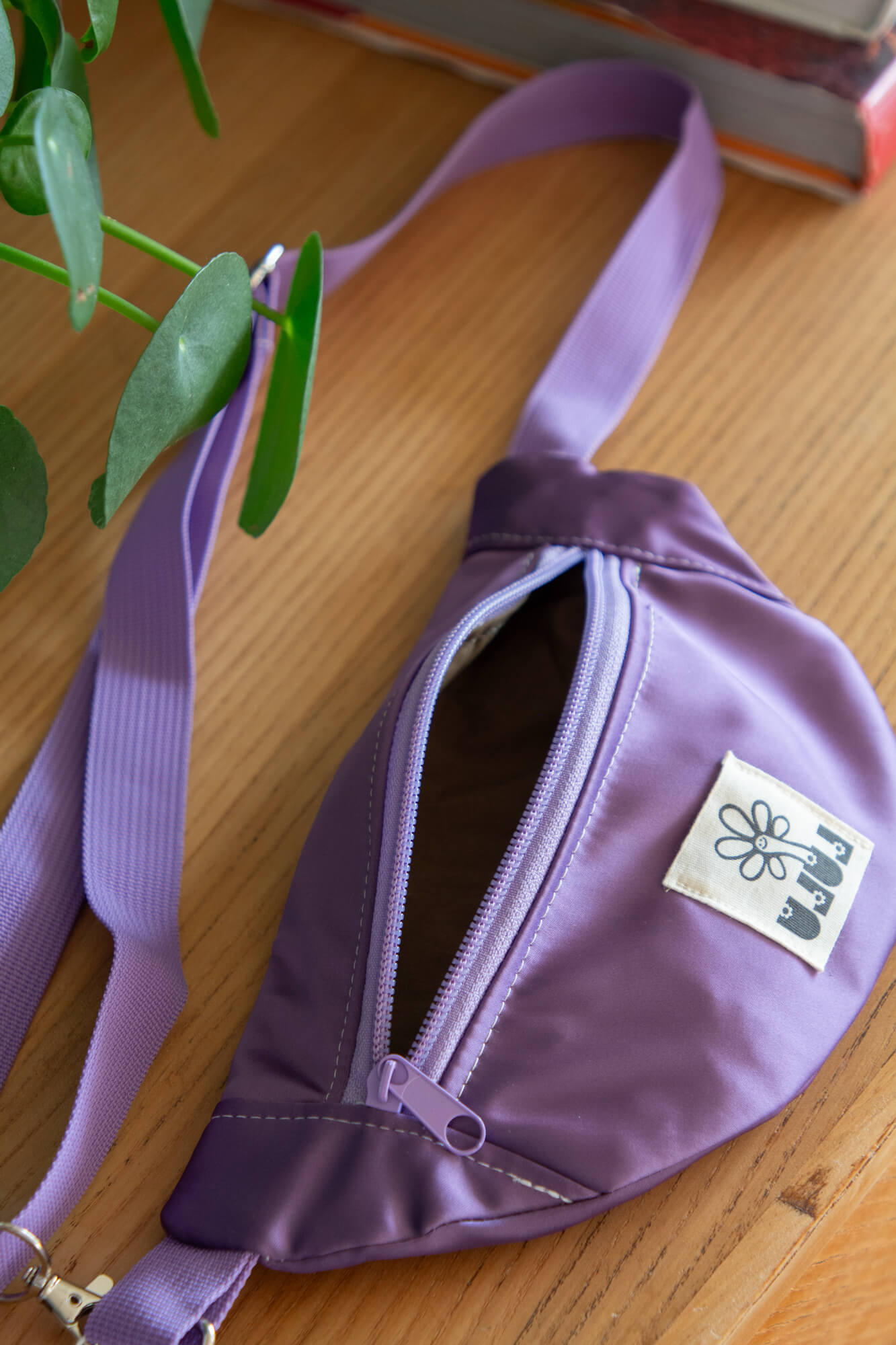 La baby banane satin violet – Image 3
